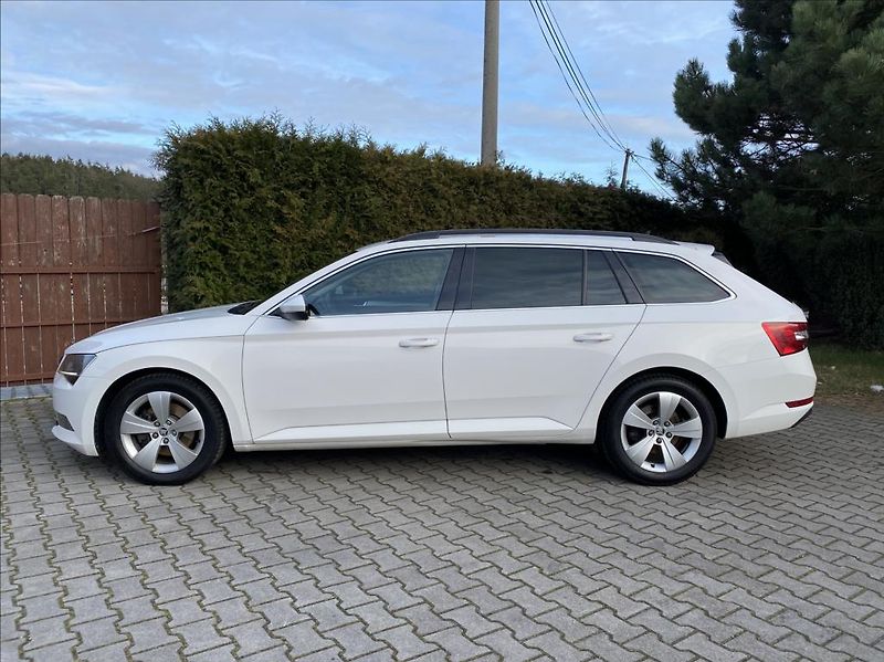 Škoda Superb 2,0 TDI  Ambition / NAVI - fotka 2 z 41