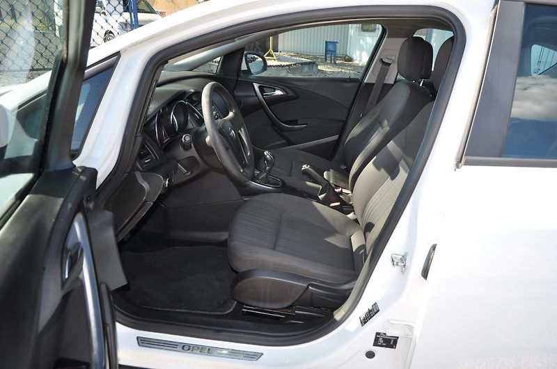 Opel Astra 1.4i 16V 74kW 5dv. - fotka 6 z 11