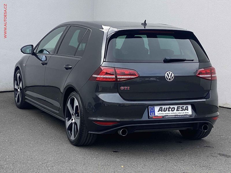 Volkswagen Golf (2015) 2.0 TFSi, GTi, DSG - fotka 6 z 18
