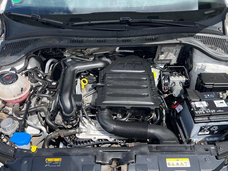 Škoda Fabia (2020) 1.0 TSi NAVI PANORAMA LED - fotka 15 z 23