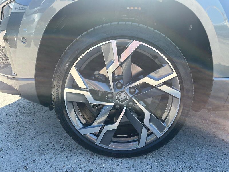 Škoda Karoq (2026) SPORTLINE TSI 1.5/110KW 7AP - fotka 12 z 40