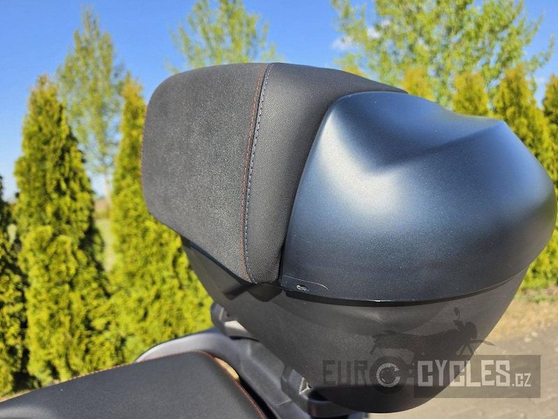 Piaggio Beverly 400 (2022) - fotka 16 z 16