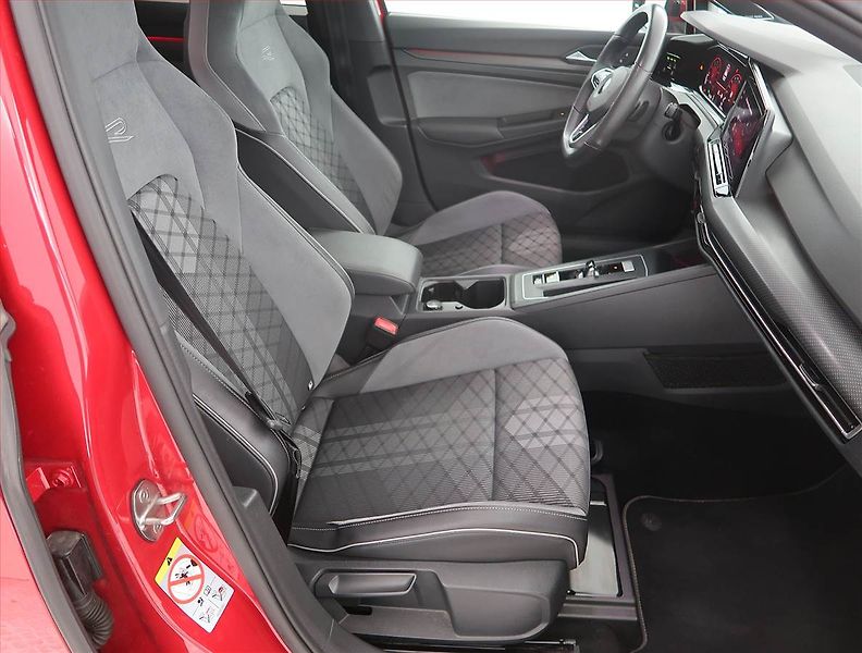 Volkswagen Golf (2020) R-Line 1.5 eTSI - fotka 9 z 21