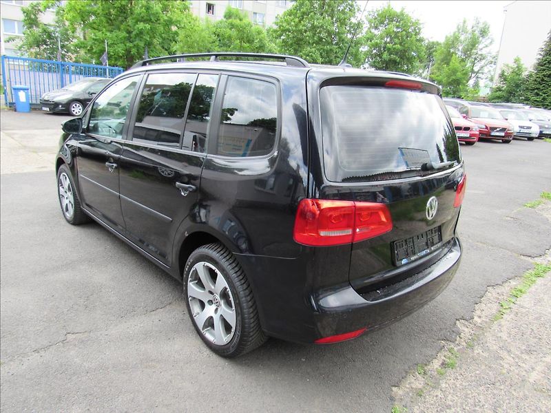 Volkswagen Touran 2,0 TDI 103kW DSG - fotka 4 z 26