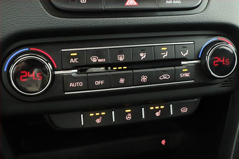 Kia Pro_Ceed (2023) GT Line Plus 1.5 T-GDI MHEV - fotka 12 z 19