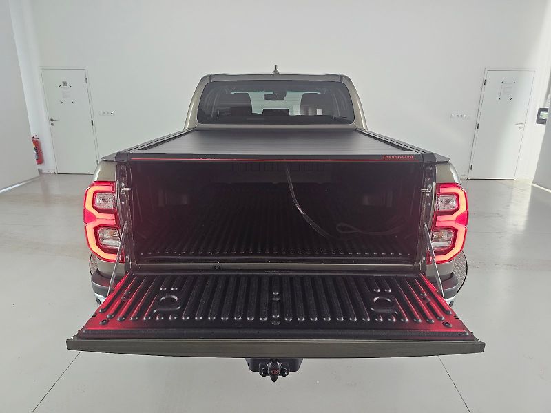 Toyota Hilux (2025) 2.8 D-4D 204k 6AT EXECUTIVE TA - fotka 32 z 33