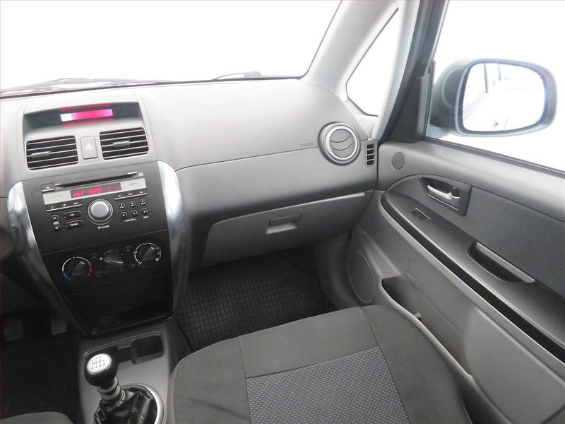 Suzuki SX4 (2007) 1.9 DDiS, 4X4, Serv.kniha - fotka 8 z 16