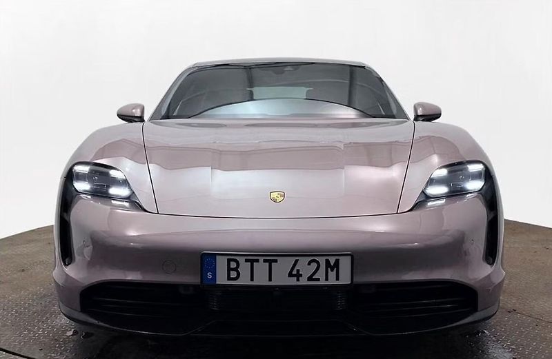 Porsche Taycan 93 kWh Panorama - fotka 2 z 25