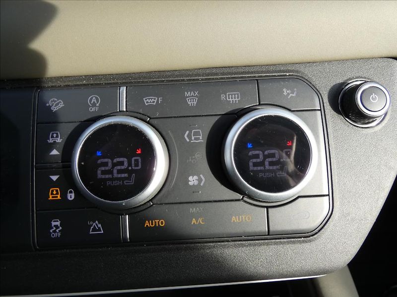 Land Rover Defender 3,0 D200 S,5let záruka,1maj,ČR - fotka 24 z 34