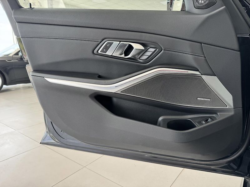 BMW Řada 3 M340d xDrive*Laser*Max.Výbava - fotka 33 z 42