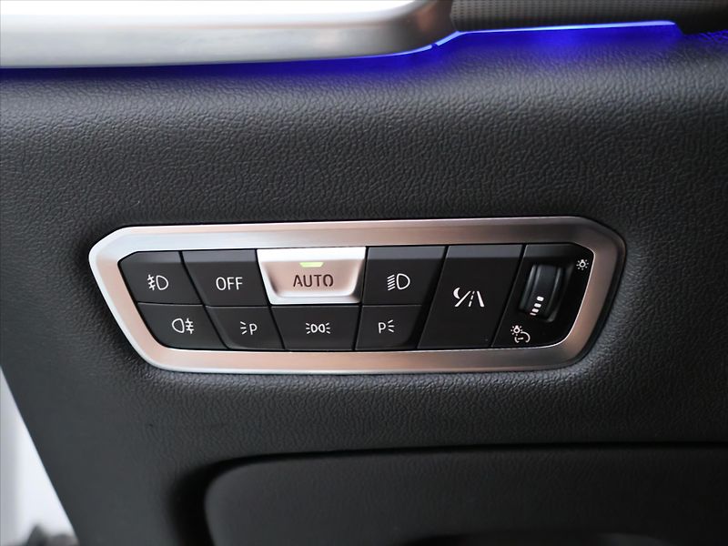 BMW X5 3,0 M50d 294kW CZ DPH FULL SER - fotka 17 z 38