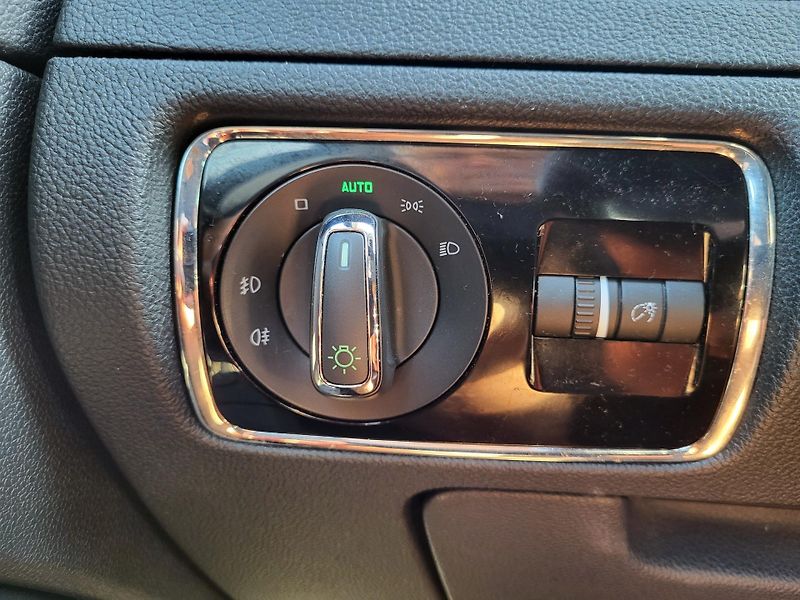 Škoda Superb II combi 2.0 TDi DSG ELEGANCE - fotka 16 z 42