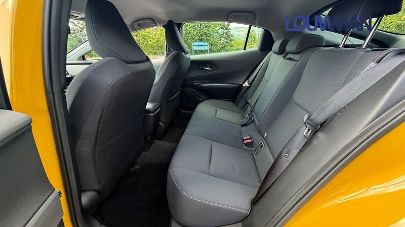 Toyota Prius 2.0 PHEV PRESTIGE - fotka 17 z 24
