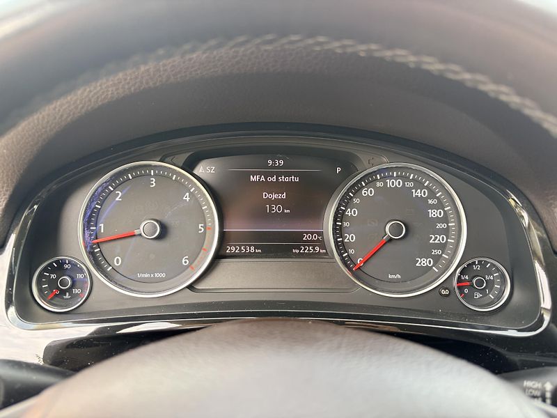 Volkswagen Touareg 3.0TDI V6 DSG 4x4 VZDUCH - fotka 21 z 56