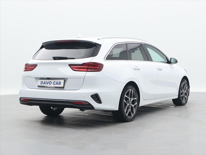 Kia Ceed SW 1,5 T-GDI 118kW TOP DCT CZ - fotka 7 z 30