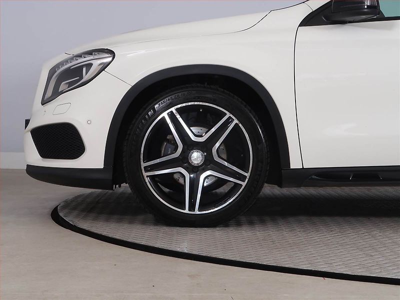 Mercedes-Benz GLA (2017) AMG line 200 d 4MATIC - fotka 15 z 22