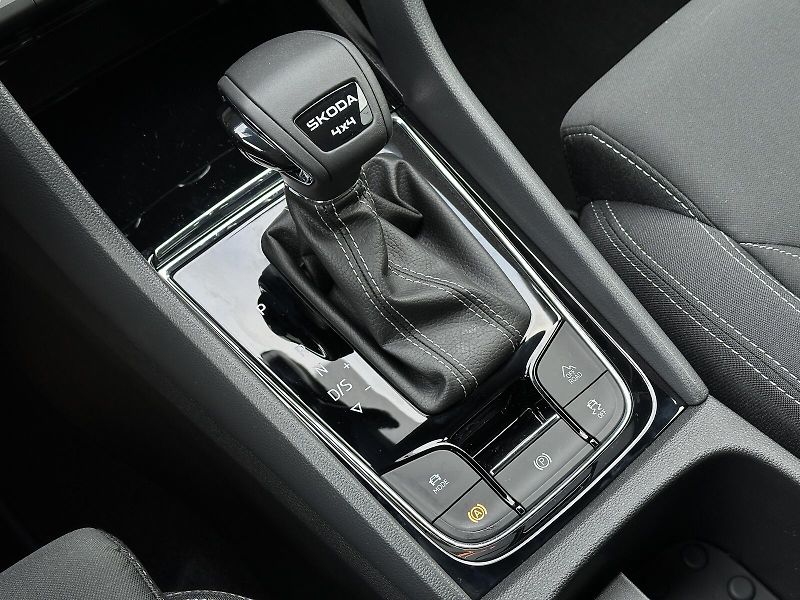 Škoda Karoq 2.0TDi 4x4 DSG 150PS Sportline - fotka 38 z 48