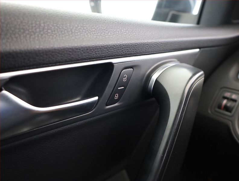 Volkswagen Passat (2012) 2.0 TDI, Automat - fotka 15 z 17