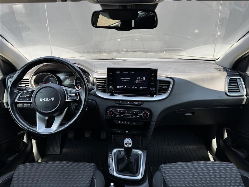 Kia Ceed 1,6 CRDI 100kW Exclusive ČR DP - fotka 15 z 31
