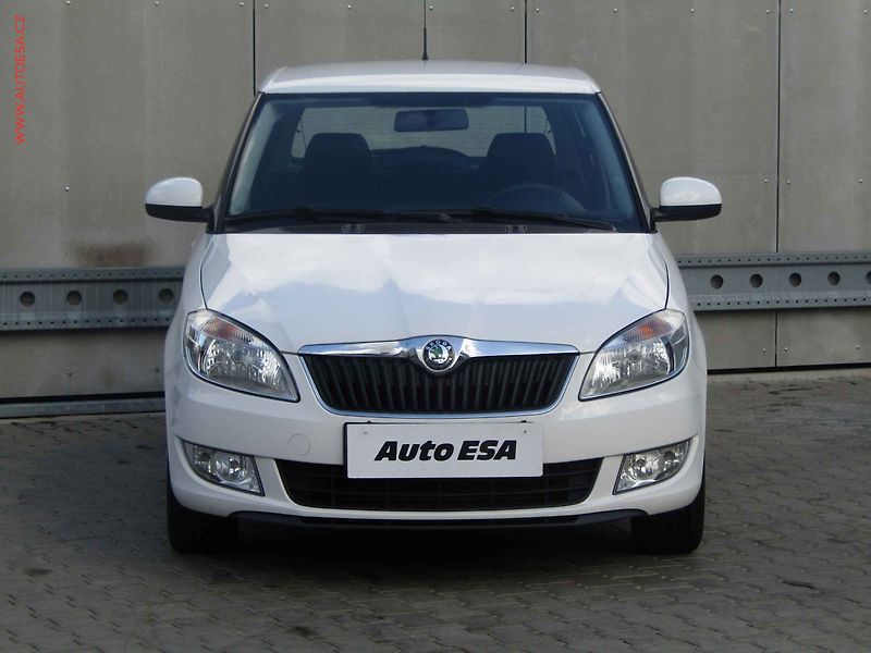 Škoda Fabia (2011) 1.6 TDi, 2.maj,ČR, El.výbava - fotka 2 z 14