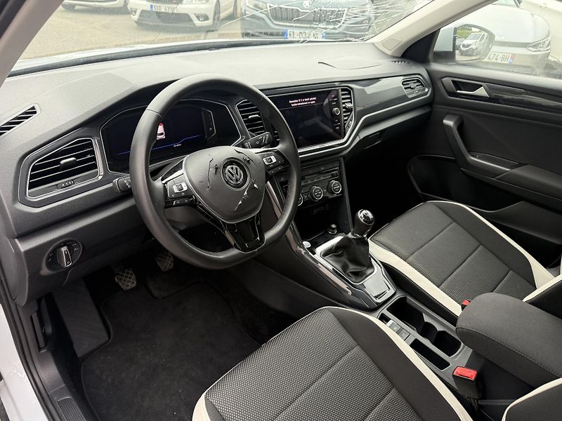 Volkswagen T-Roc 1.5 TSI 110 kW - fotka 12 z 23