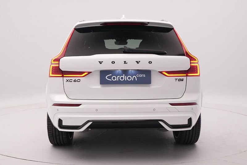 Volvo XC60 (2025) T8 AWD AUT ULTRA BLACK EDITON - fotka 11 z 23