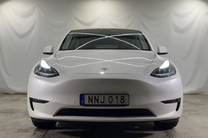 Tesla Model Y Long Range AWD Tažné - fotka 3 z 23