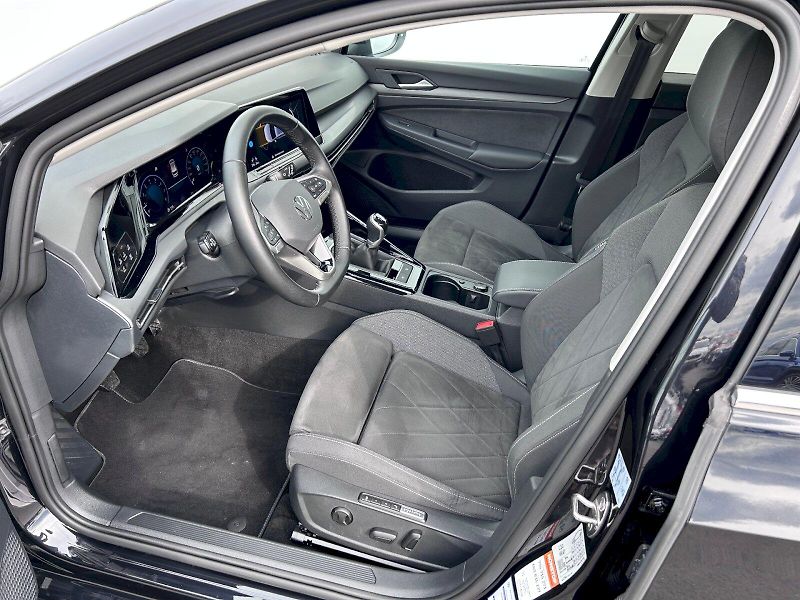 Volkswagen Golf (2023) 1.5 TSI 110kW Style - fotka 5 z 35