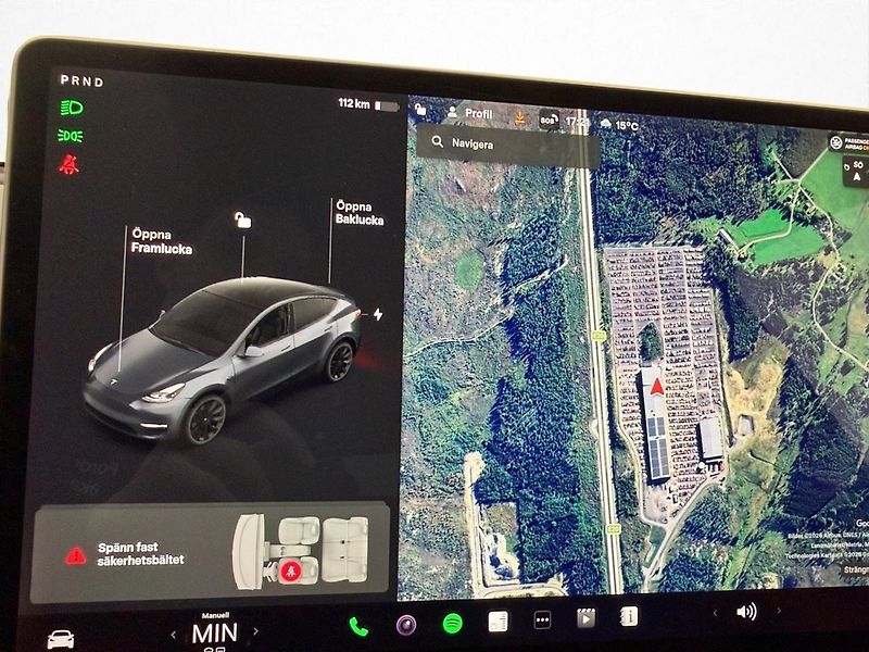 Tesla Model Y Long Range AWD - fotka 17 z 30
