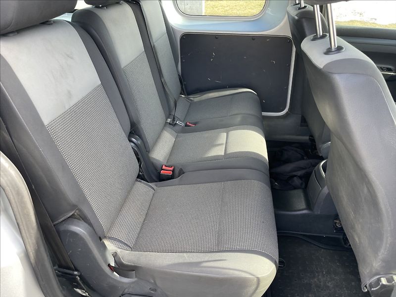 Volkswagen Caddy 1,6 TDi 75kw MAXI TAŽNÉ DPH po - fotka 10 z 31