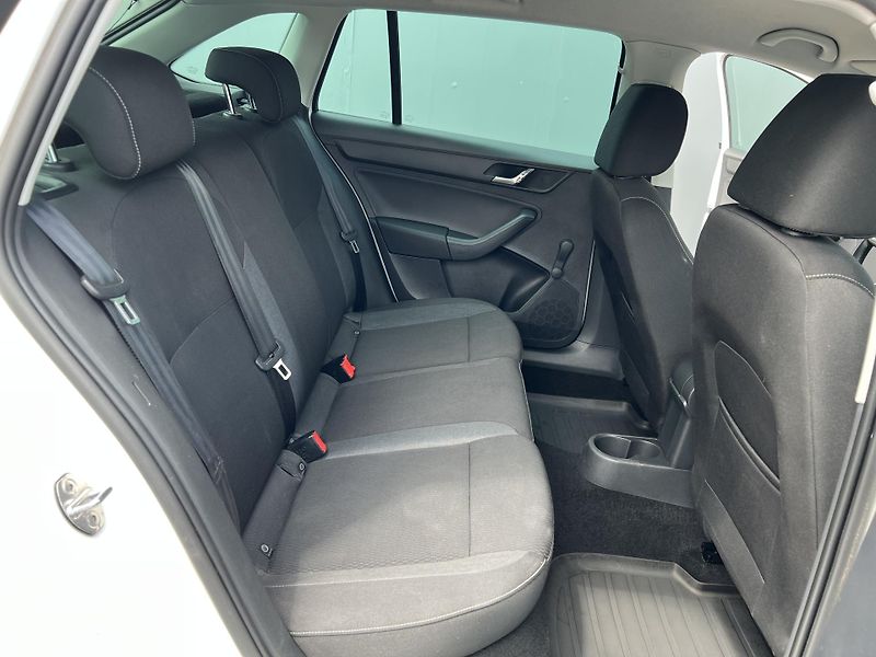 Škoda Rapid (2015) 1,6TDi 77kW AMBITION - fotka 25 z 32