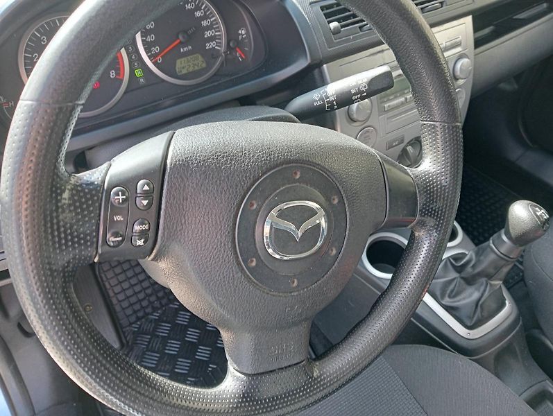 Mazda 2 (2006) 1.4i, AUTOMAT - fotka 15 z 24
