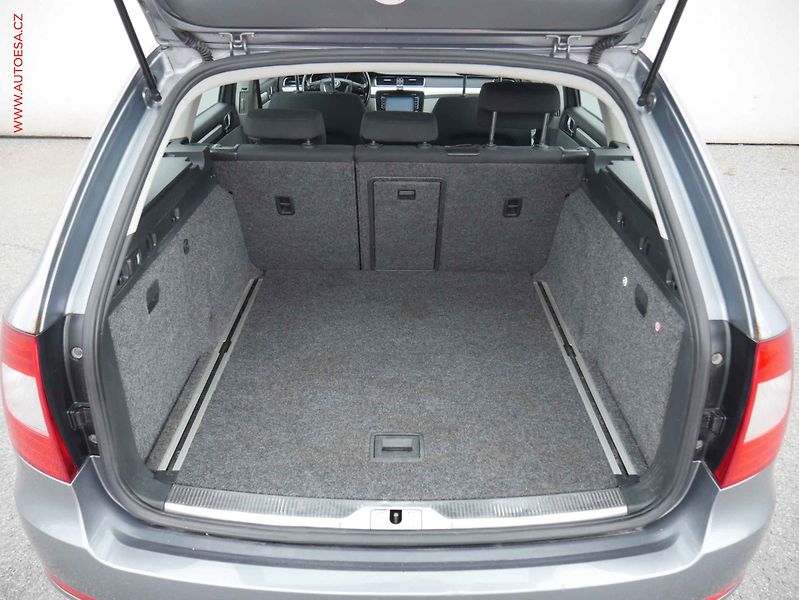 Škoda Superb (2010) 2.0TDi, Ambition, AC - fotka 7 z 17
