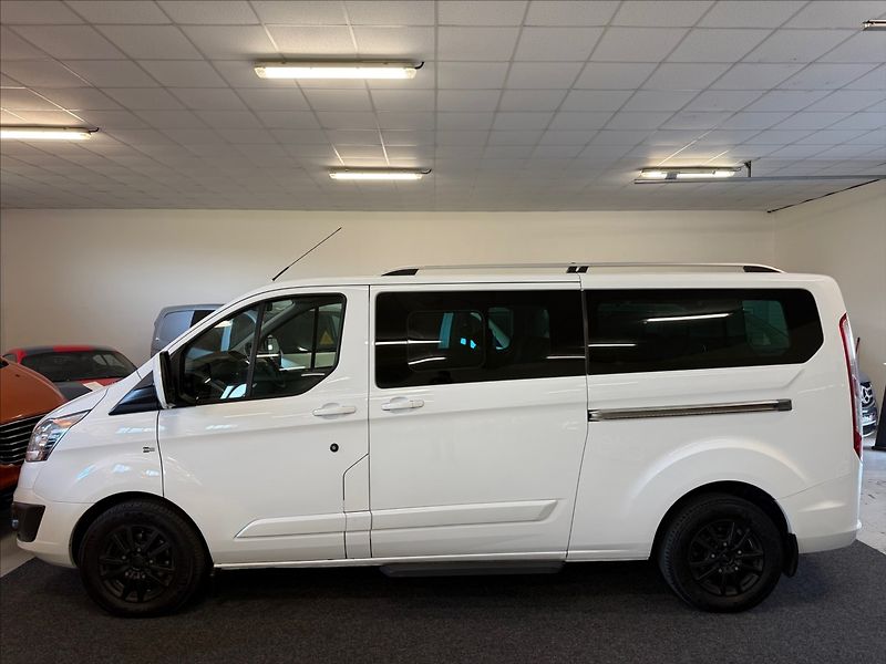 Ford Tourneo Custom 2,2 L2,Titanium, 92kW - fotka 3 z 26