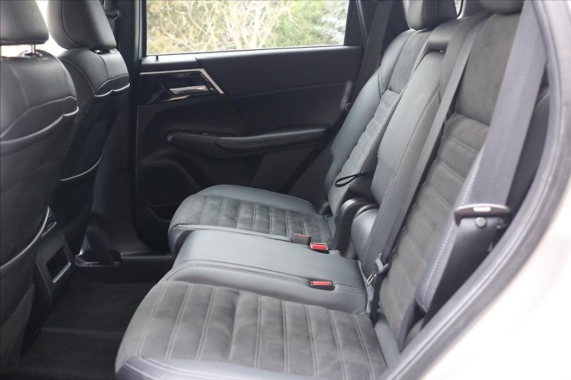 Mitsubishi Outlander 2,4 7míst, intense - fotka 56 z 70