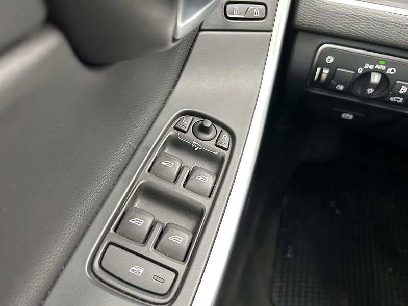 Volvo XC60 2.0 . . - fotka 20 z 25