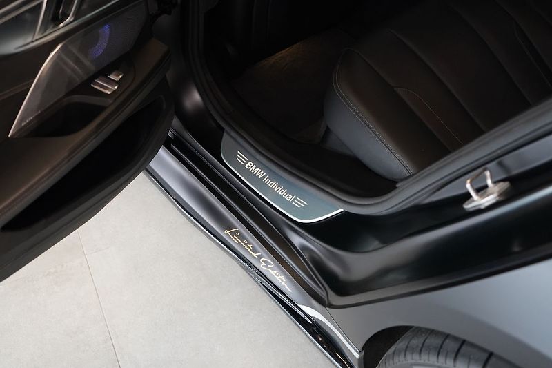 BMW Řada 8 M850i xDrive, Golden Thunder - fotka 46 z 50