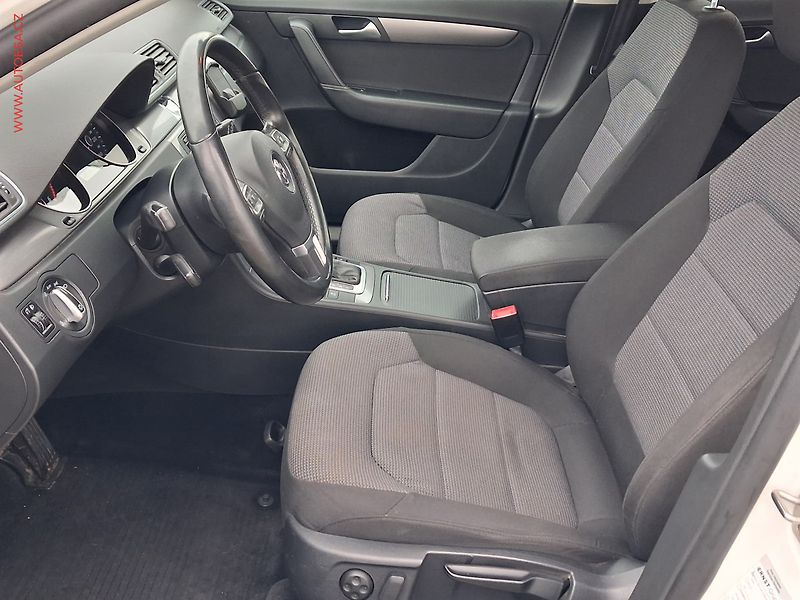 Volkswagen Passat (2012) 2.0TDI, DSG - fotka 9 z 23