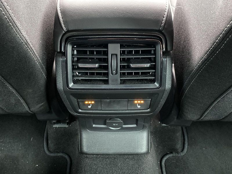 Škoda Karoq (2025) 2.0 TDI 4x4 DSG SportLine - fotka 30 z 39