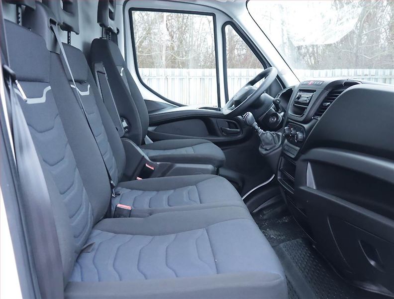 Iveco Daily (2020) 2.3 HPT, L3H2, 12m3, ČR, 1Maj - fotka 8 z 11