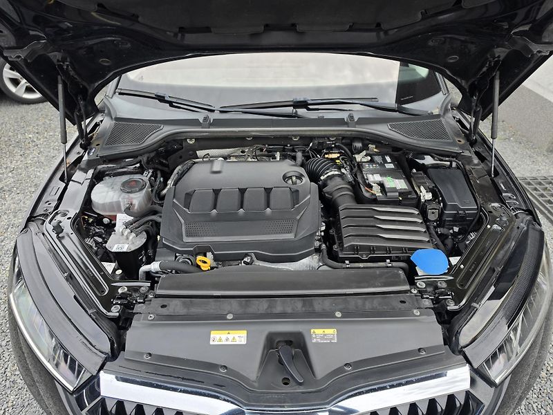 Škoda Octavia 2.0 TDI Style plus 4x4  - fotka 14 z 17