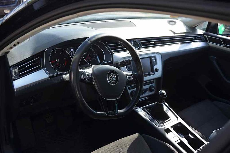 Volkswagen Passat (2016) VARIANT 2,0 TDI - fotka 13 z 23