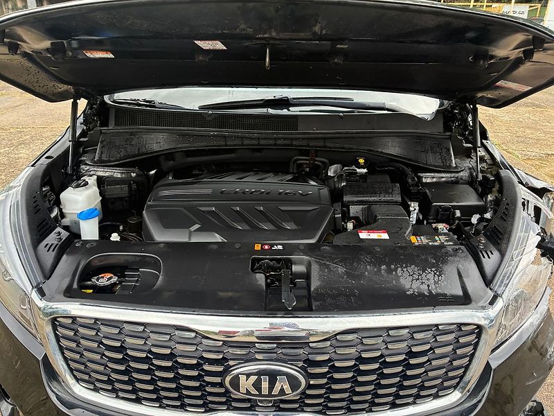 Kia Sorento GT LINE 2.2 CRDi 4x4 7 míst - fotka 25 z 25