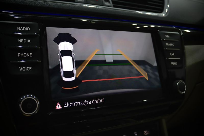 Škoda Superb 3 2.0 TDI 140 kW DSG L&K - fotka 25 z 49