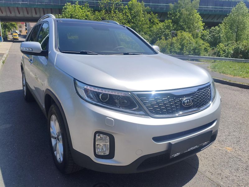 Kia Sorento (2015) 2,0 CRDI Sport 4x4 Záruka - fotka 3 z 35