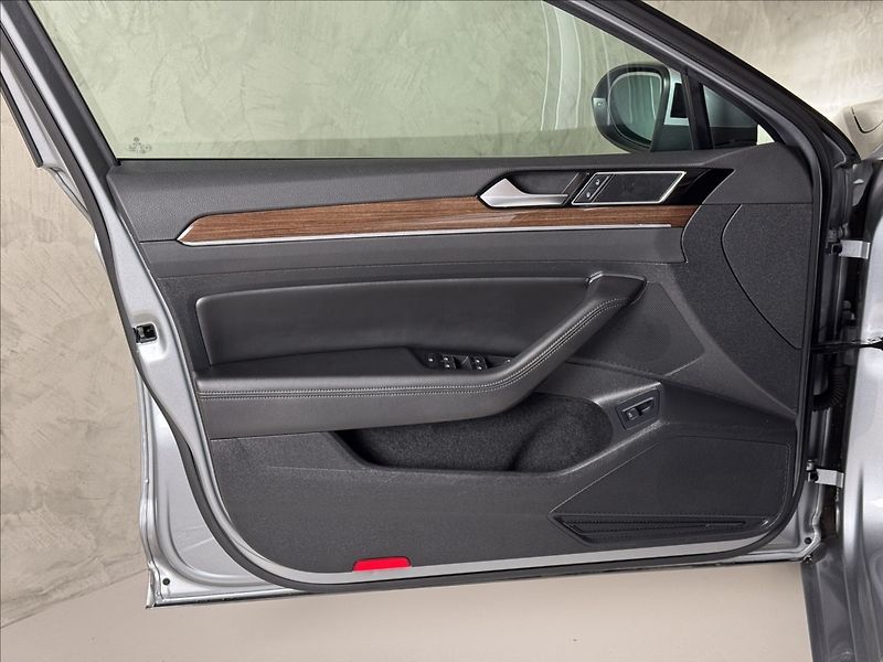 Volkswagen Passat 2,0 TDi  DSG Highline Virtual - fotka 20 z 49