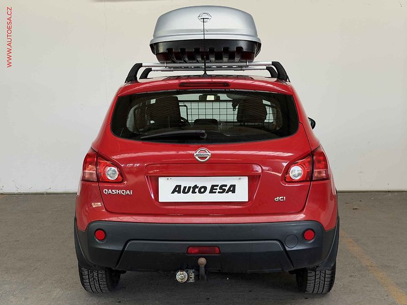 Nissan Qashqai (2008) 2.0dCi 4x4, TZ - fotka 5 z 17
