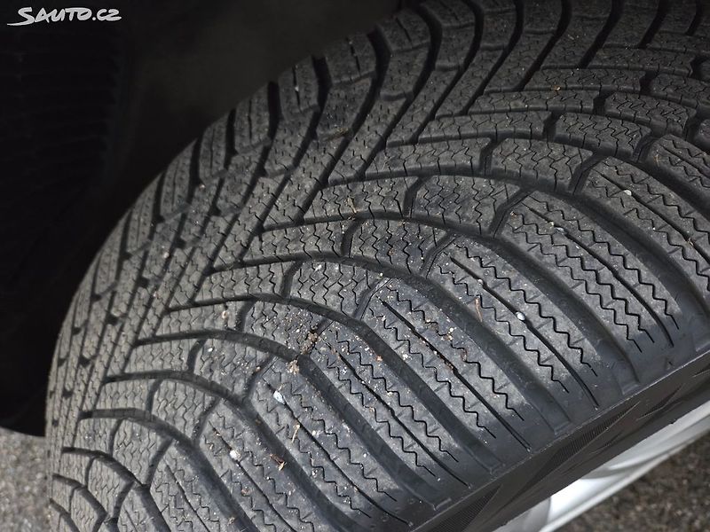 Audi Q7 (2007) 3.0TDI 171Kw ČR 1.maj Taž 3.5t - fotka 31 z 41