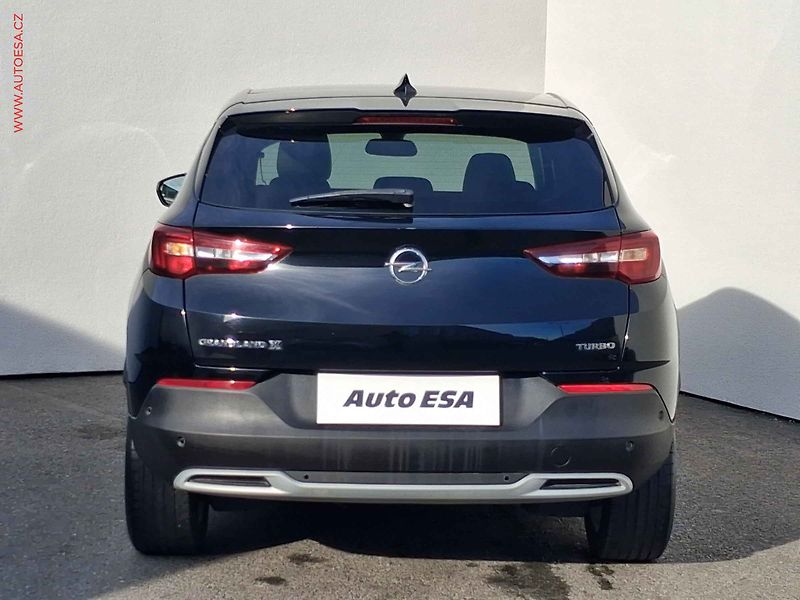 Opel Grandland X (2018) 1.2 T, Innovation, LED, panor - fotka 5 z 19