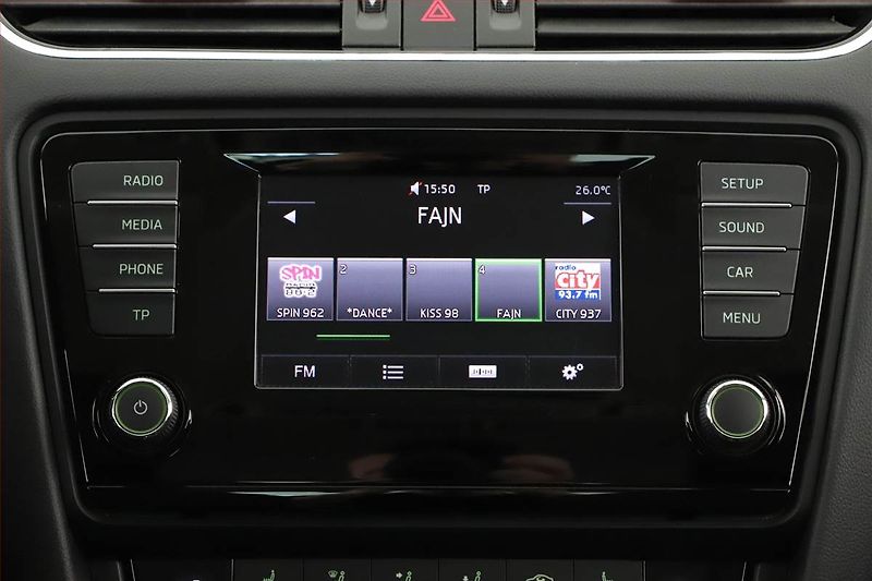 Škoda Octavia (2014) 1.8 TSI, Bi-Xenony, Tempomat - fotka 12 z 17